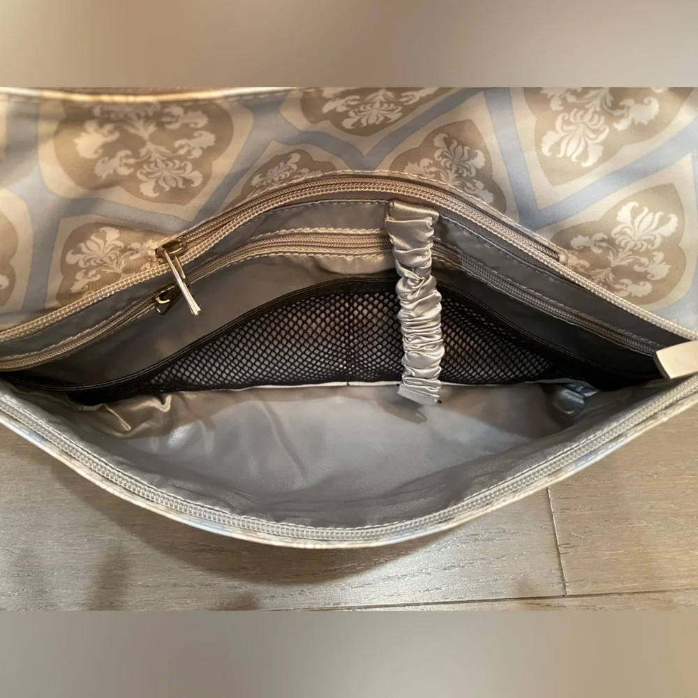 NWOT, Ju-Ju-Be HoboBe Bag in beautiful damask pattern!